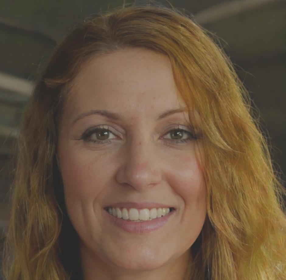Dr. Sarah Müller - Leitende Finanzexpertin